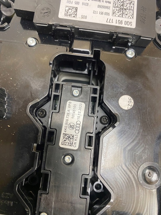 фото №12, Audi e-tron 2021 свет сиденья передней 4k0947135al