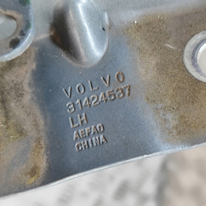 фото №6, Volvo xc60 2023 ліва сторона петлі кришки / капота двигуна