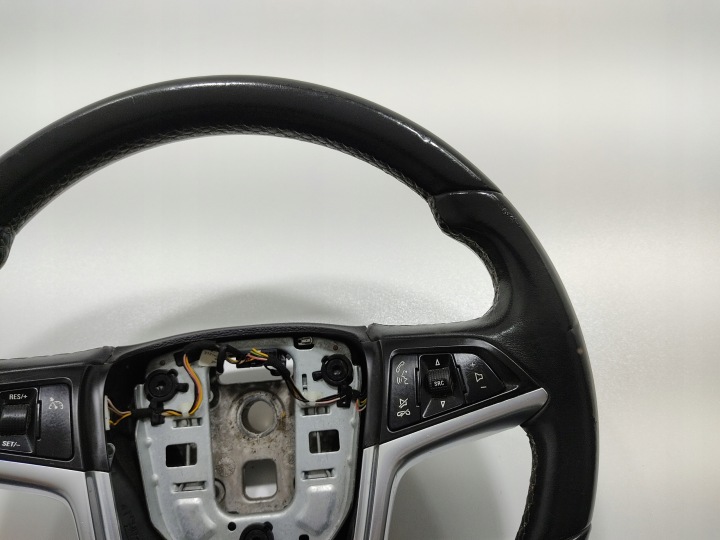 фото №10, Руль многофункциональная кнопки управление opel astra iv j 13305818 09-