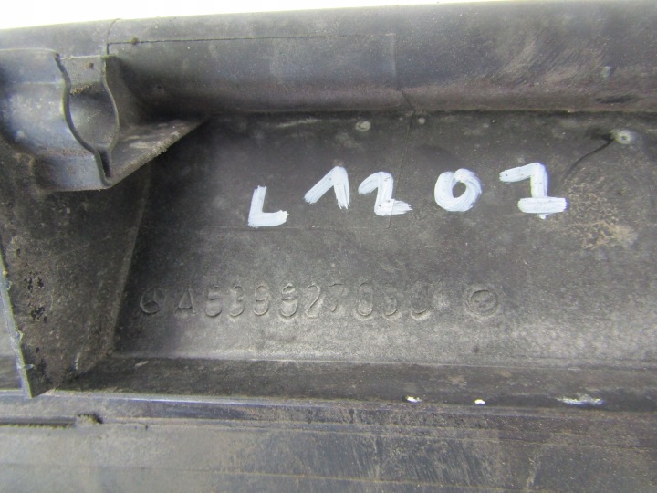 фото №7, Mercedes vito 1 w638 панель під лобовим склом праве 6386270401 + ліве 6386270301