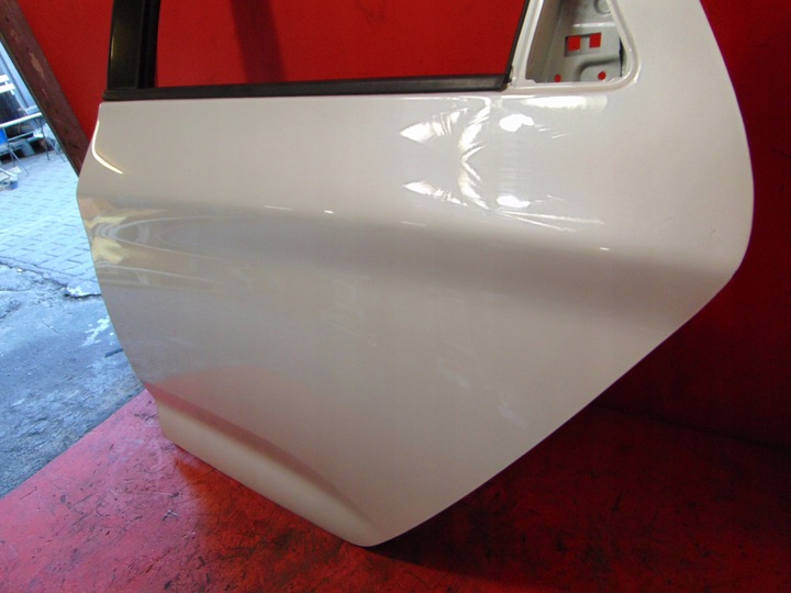 фото №5, Renault zoe белый жемчуг дверь левая зад аксессуары