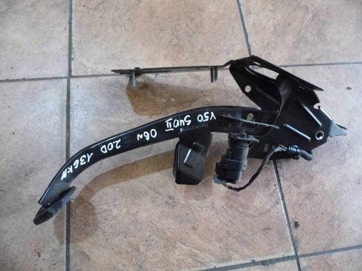 фото №1, Volvo v50 s40 ii 2.0d 06' педаль тормоза 4n512467cb
