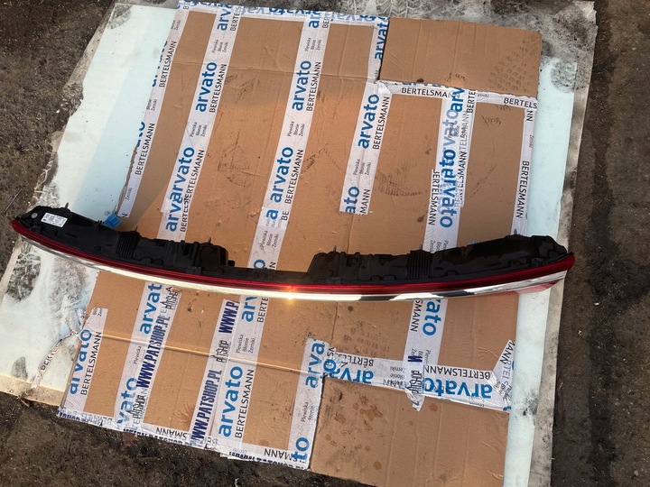 фото №7, Audi a8 s8 d5 рестайлінг накладка лампа зад задня w кришка багажника 4n0945095ac