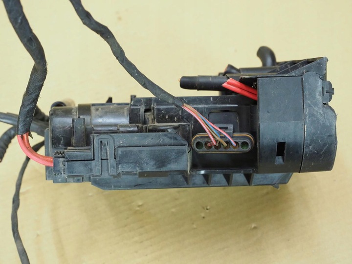 фото №9, Mercedes w204 клемма патрон/заряд модуль акумулятора 2045403750