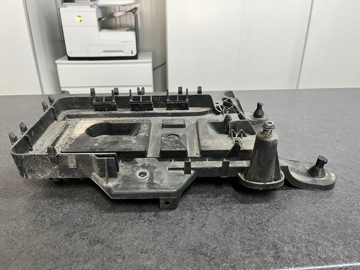 фото №3, Основа акумулятора volkswagen golf v 1k0915333c