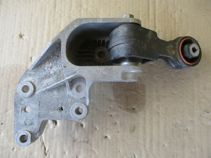 фото №5, Кронштейн двигателя 9685847180 peugeot 508 2.2hdi gt