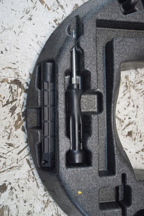 фото №5, Вкладка колёса набор ремонтный ключ audi a4 b9 8w0012109