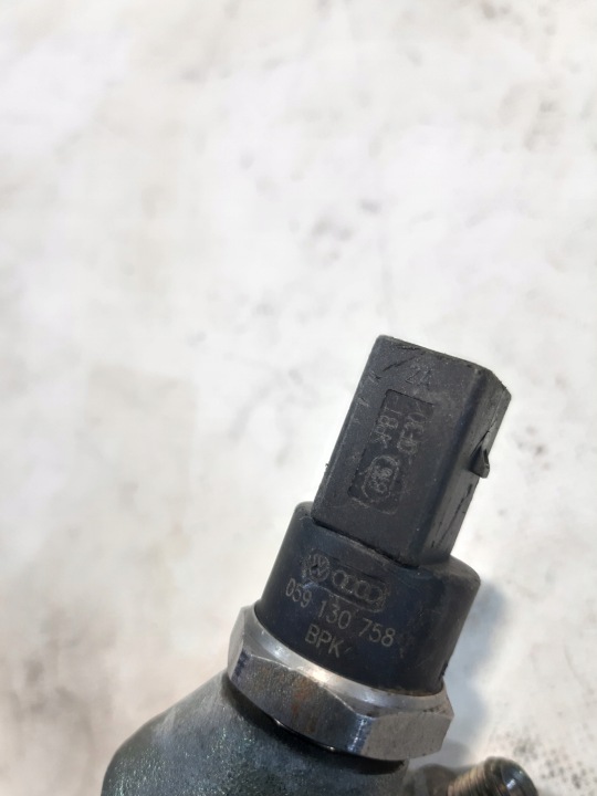 фото №10, Audi a6 c6 3.0 tdi oem номер 059130089d 059130758 паливна рейка  з датчиком