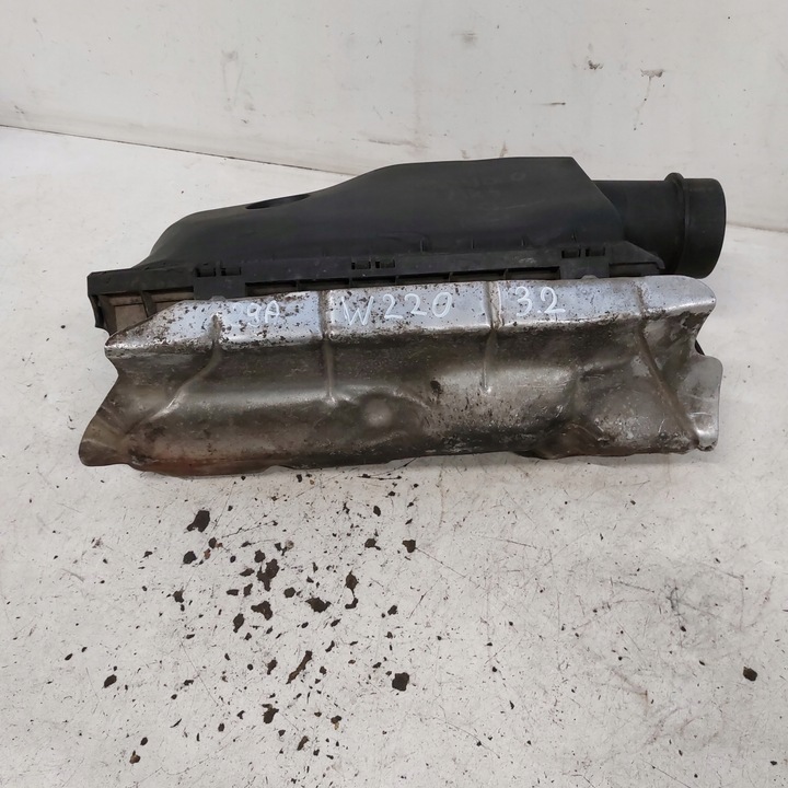 фото №6, Mercedes w202 3,2 корпус фільтра повітря a6130900501 a6130900701