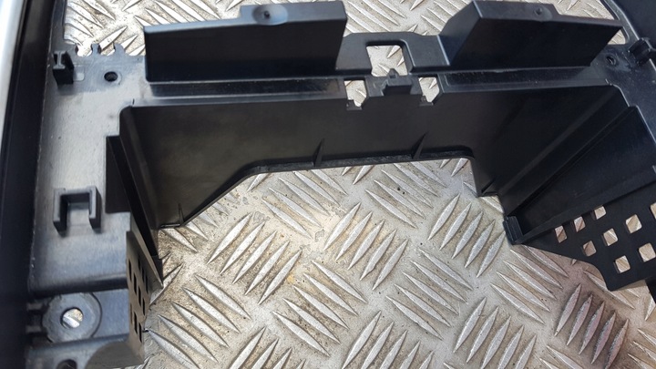 фото №11, Mercedes w169 рамка середня перемикачів радіо панелі