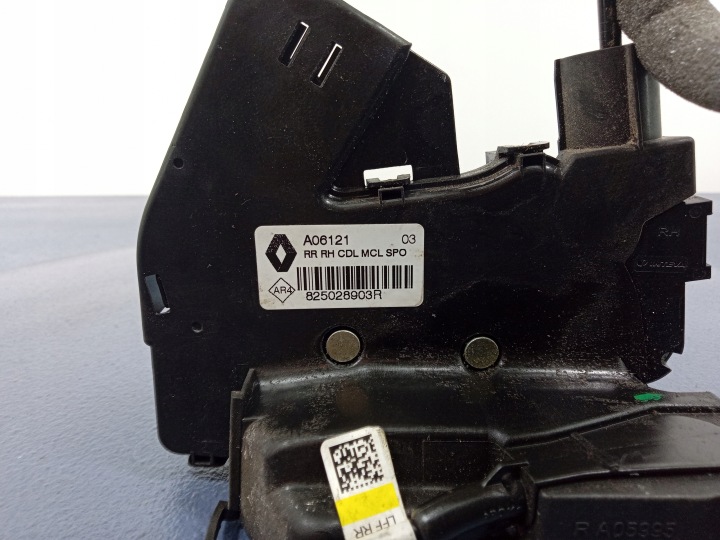 фото №6, Megane iv замок дверь зад правое 4 pin 825028903r