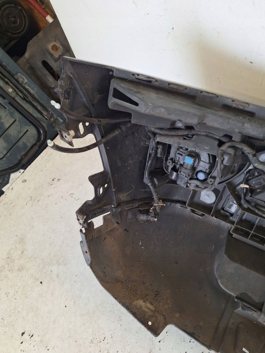 фото №6, Land rover discovery iv рестайлинг l319 12-17 бампер ксенон + pdc