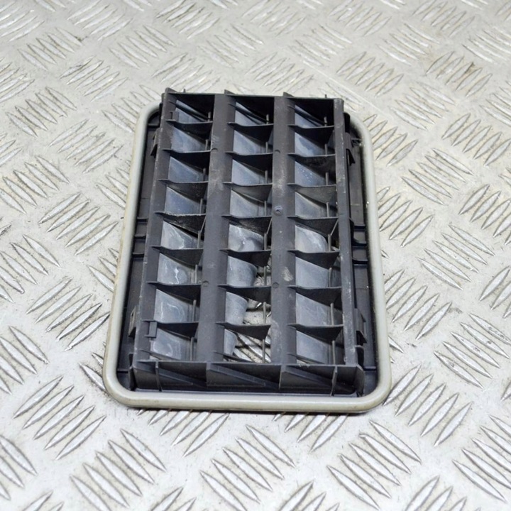 фото №5, Bmw 3 f30 f35 f31 2016 решётка вентиляционная pod бампером задний