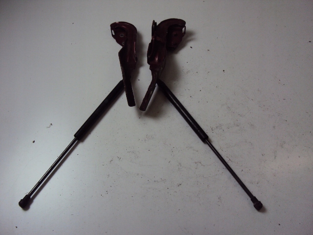 фото №2, Петлі капота alfa romeo giulietta 2010-