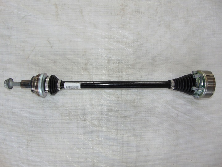 фото №1, Passat b8 полуось правая 4x4 3q0501204d jak новая