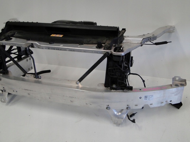 фото №12, Mercedes glc 253 x253 c253 рестайлінг з'єднувач кронштейн верхній лівий панель кріплення фар pas amg