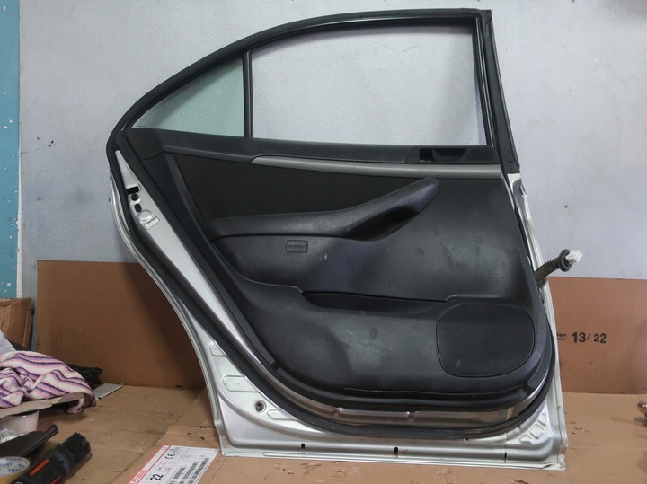 фото №8, Toyota avensis t25 двері ліві зад 1c0 03-08 hb sedan