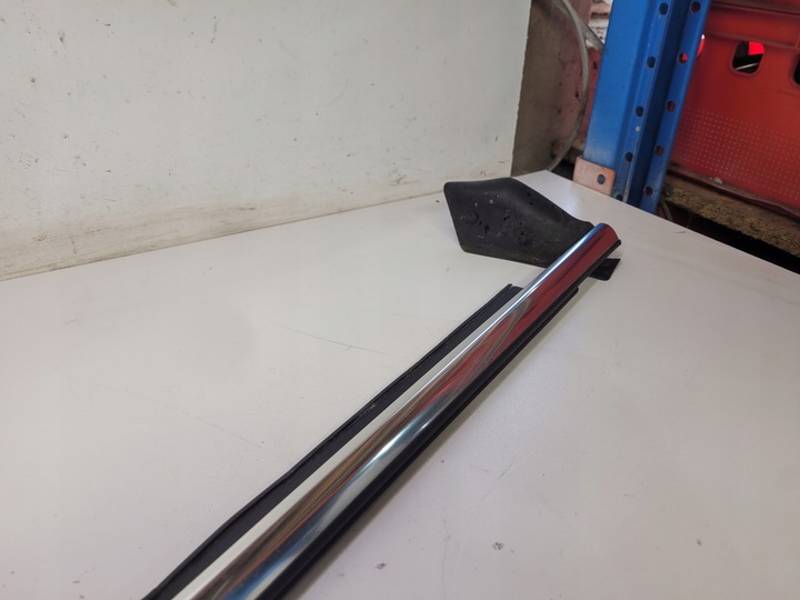 фото №3, Планка хром дверь p перед audi a8 d4 4h0853284b