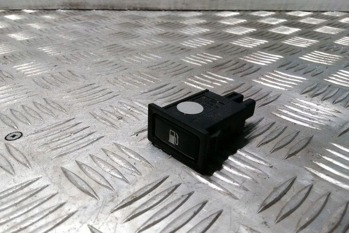 фото №1, Кнопка открывания заливка топлива toyota avensis estate _t25_ 156795 2.2l