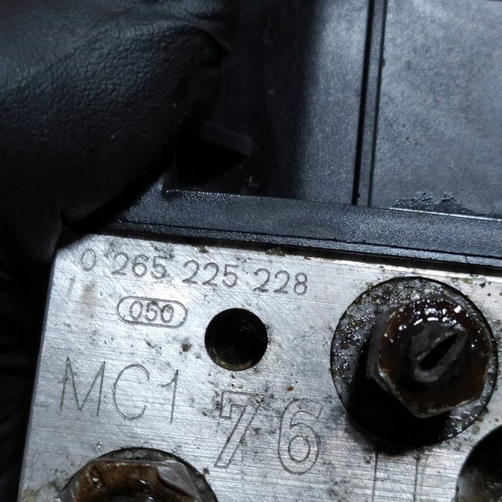 фото №11, Насос модуль керування abs toyota avensis t25 2.0 d4d 44540-05031 0265225228