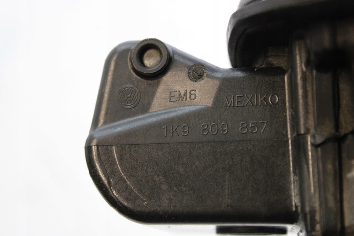 фото №7, Крышка заливка топлива vw golf v 5 универсал 1k9809857