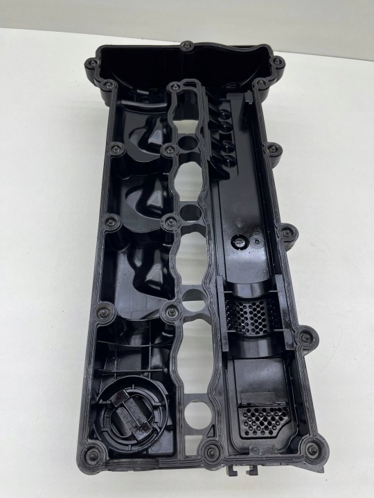 фото №6, Mercedes w204 2.2 cdi крышка клапанов a6510101230