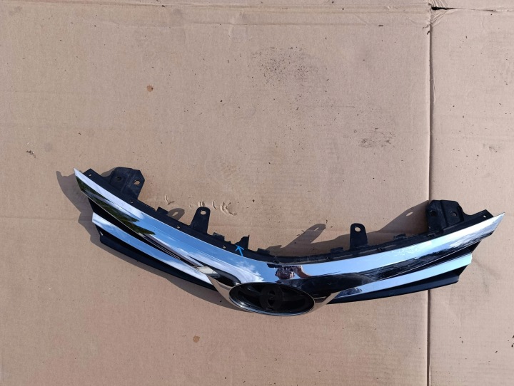 фото №12, Решётка решётка передняя перед toyota corolla рестайлинг e16 e18 53111-02a80