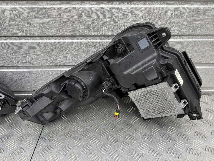 фото №9, Rivian r1t лампа левая правая перед c300000464 c300000465