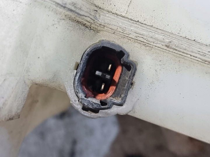 фото №8, Бачок рідини гальмівного оригінальний номер 132311-40120 toyota prius ii 08r