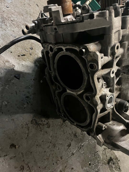 фото №5, Subaru impreza gh iii 2.0 ej20 блок управления (оригинал) низ двигателя