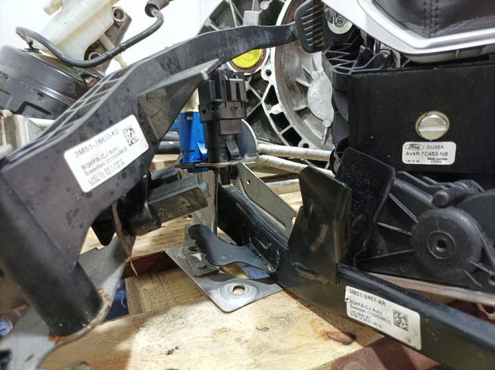 фото №11, Ford kuga mk1 2.0 tdci 136 km прокладка na механічна коробка передач av4r-7002-aa d4204t