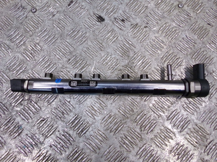 фото №1, Mini r55 lci r56 lci r58 r59 r60 r61 n47n паливна рейка  8514166