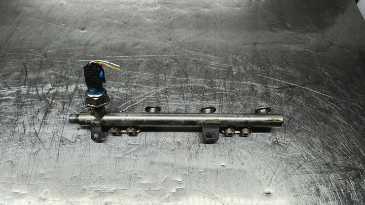 фото №1, Renault 1.2 tce планка впрыскивающий датчик 8201420996