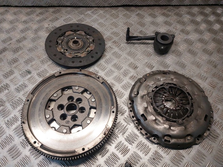 фото №1, Колесо двомасовий диск притиск підшипник vw golf v 06f105266k 022141031r