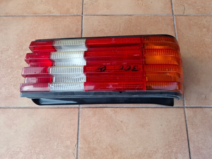 фото №1, Лампа права зад mercedes w126