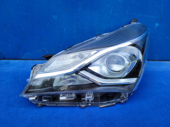 фото №1, Toyota yaris iii рестайлинг 2017-2020 17-20 фара лампа левая