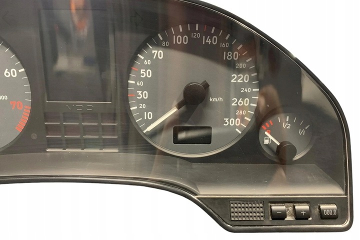фото №13, Спідометр  audi a8 d2 4d2, 4d8 4d0919033af 4.2l бензин 250kw 1998