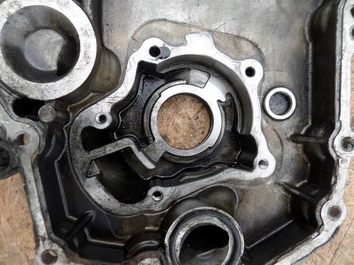 фото №6, Кришка корпус розподільний вал кришка toyota yaris 1.4 d4d 1nd 1