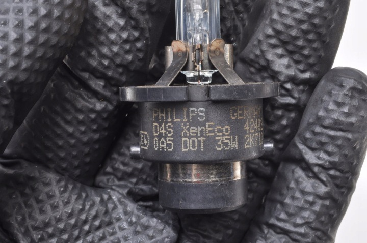 фото №6, Ксеноновая лампа ксенон p2 philips 42402 d4s