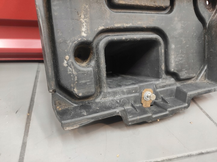 фото №3, Jeep cherokee liberty kk 2.8crd 07-12r основание акумулятора исправная оригинал