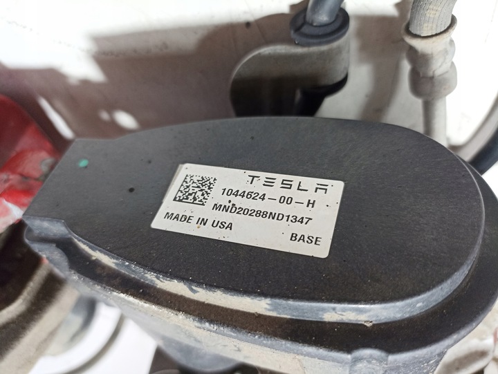 фото №16, Tesla модель 3 зажимы диски тормозные