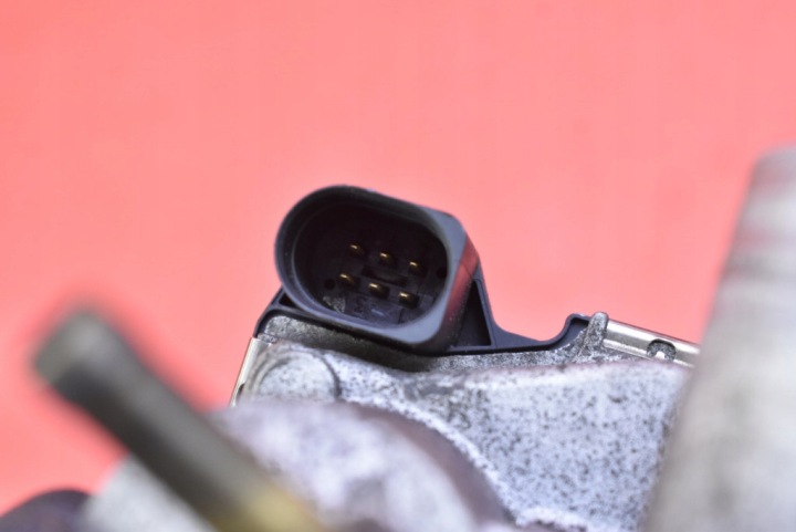 фото №8, Дроссельная заслонка 030133062c vw polo 3 iii 6n 1.0 8v 50 km 00-02