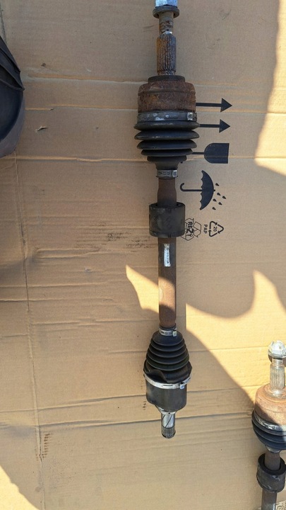 фото №1, Renault megane iv левая полуось 391015215r