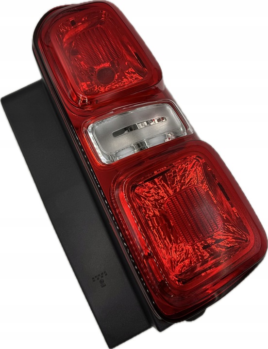 фото №1, Лампа зад proace jumpy iii traveller expert iii vivaro c 16- права нова