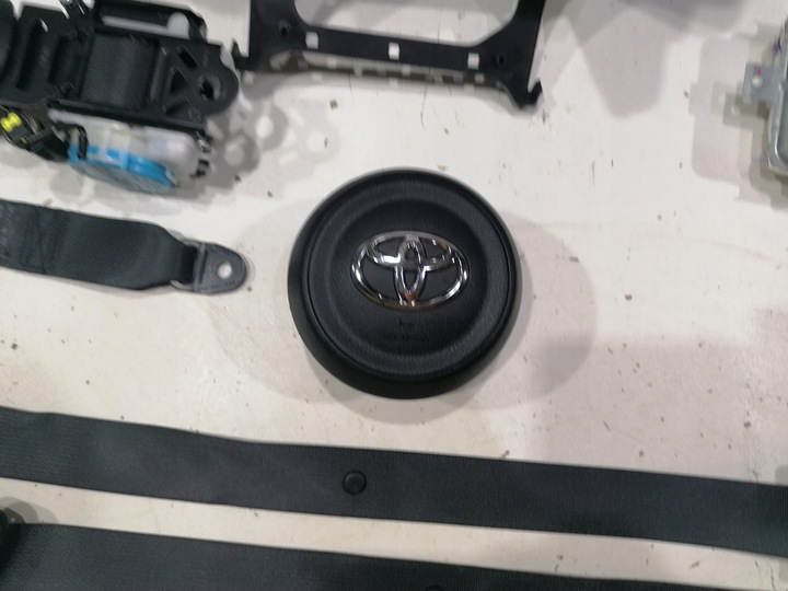 фото №6, Toyota yaris 4 iv панель консоль подушка безопасности ремни