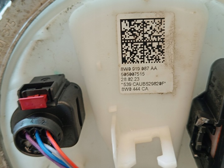 фото №11, Audi a4 b9 avant 2.0 tfsi 150kw dmsa 4x4 2023 r насос топлива 8w0919087aa
