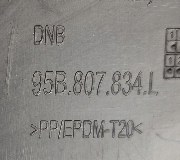 фото №10, Porsche macan 95b спойлер бампера зад 95b807834