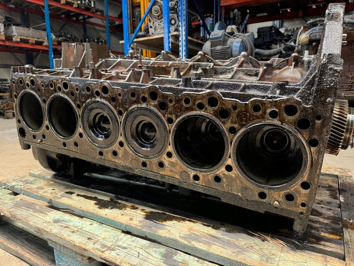 фото №9, Блок стійка двигуна комплектний курсор 11 iveco stralis hi-way e 6