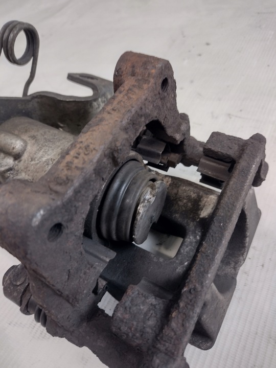 фото №8, Супорт гальмівний лівий зад citroen c4 picasso 2,0 hdi