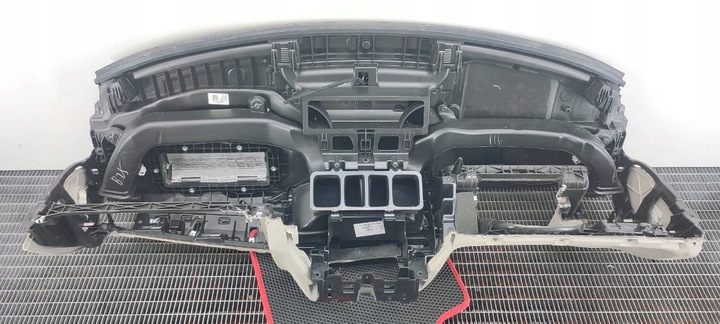 фото №8, Капот панель роздавальна консоль чорна шкіра ремені volvo s90 ii європа